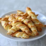 Feuilletés torsadés au fromage