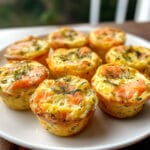 Mini quiches sans pâte au saumon fumé et à l’aneth