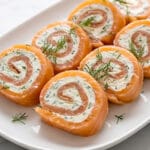Roulés de saumon fumé au fromage frais et à l’aneth