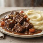 Bœuf braisé en sauce avec purée maison