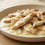 Émincé de poulet à la moutarde et à la crème, sauce onctueuse